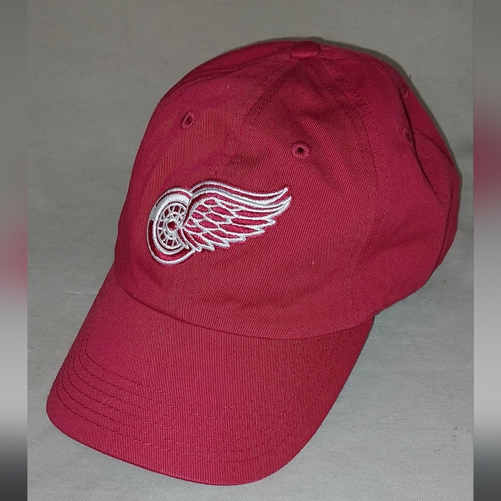NHL Detroit Red Wings Red Logo Cap One Size